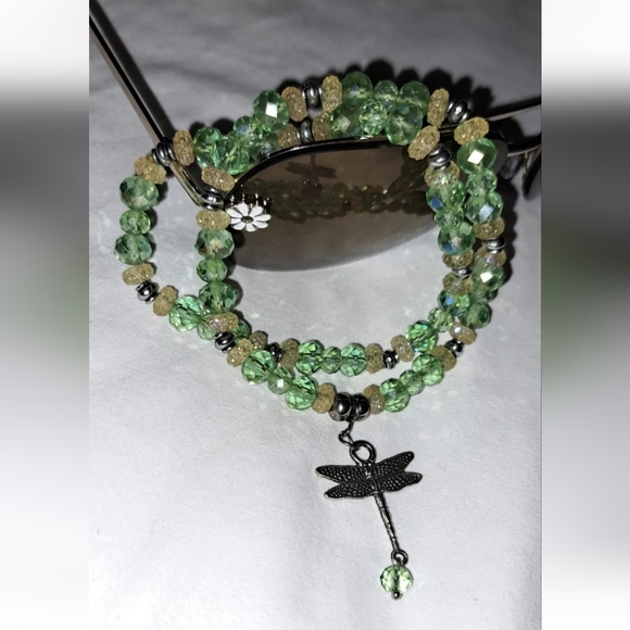 Beautiful Stretchy Glass Beaded Dragonfly Charm Bracelet Green Yellows - Picture 3 of 4